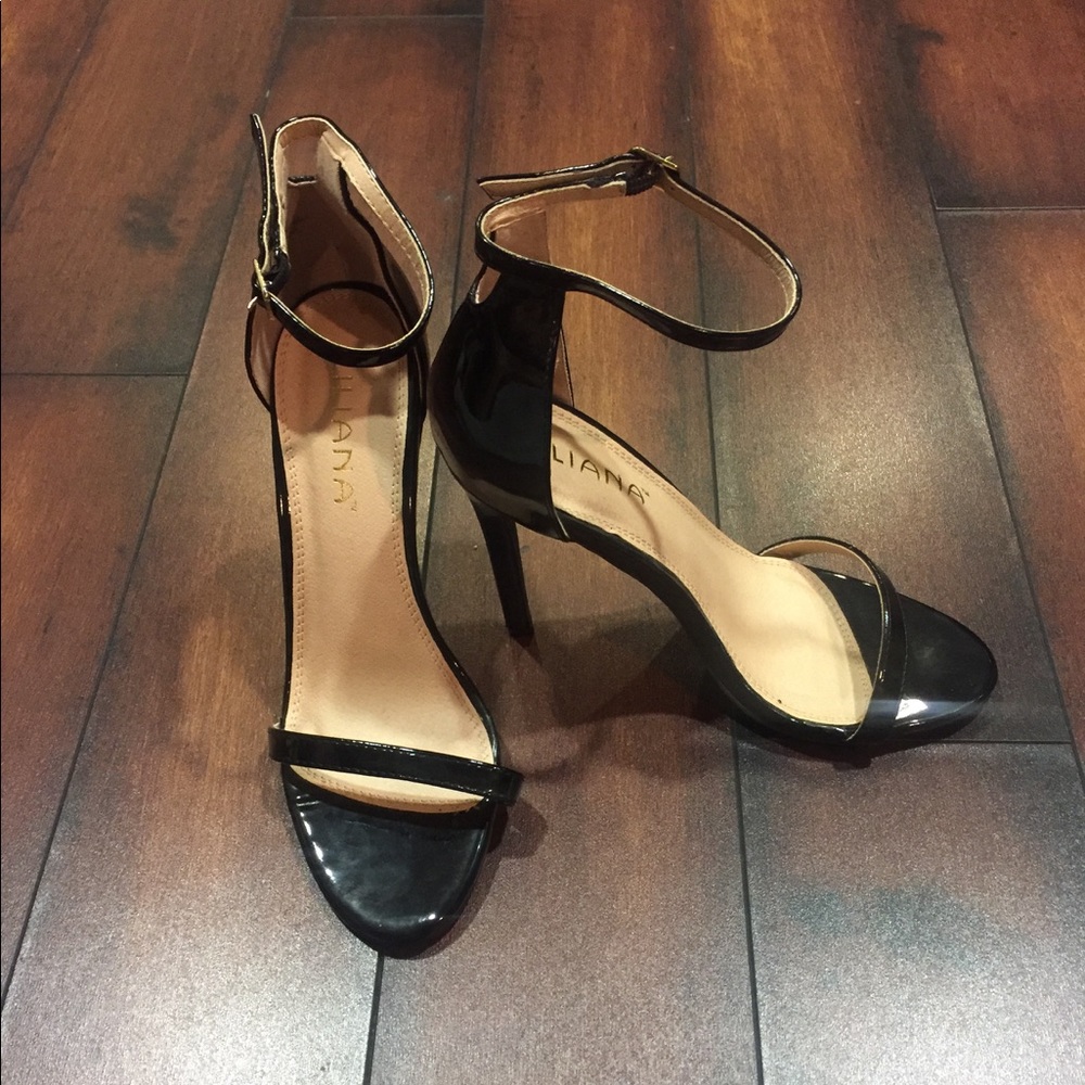 Liliana Blk Patent Leather Ankle Strap Heel 7.5/8